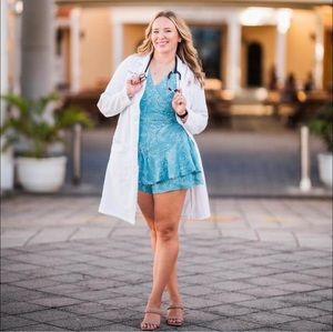 Meet your Posher, Laura